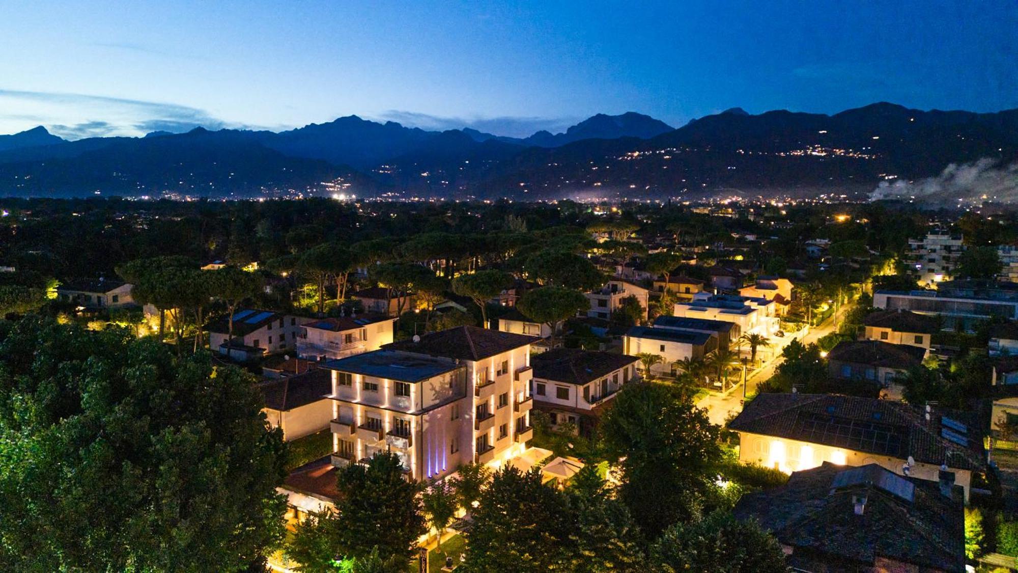 Hotel Crystal Marina di Pietrasanta Exterior photo