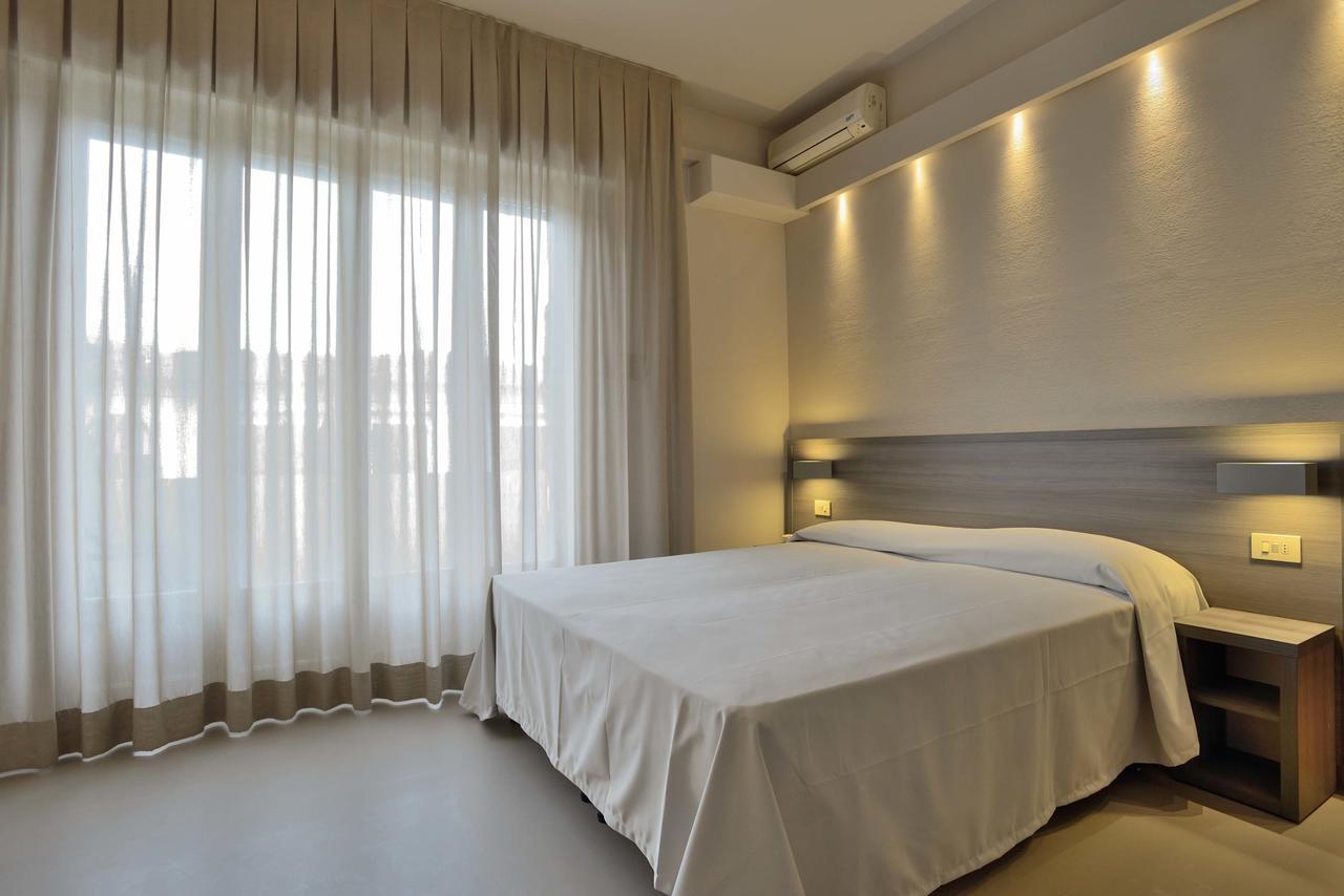 Hotel Crystal Marina di Pietrasanta Exterior photo