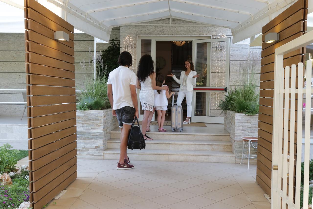 Hotel Crystal Marina di Pietrasanta Exterior photo