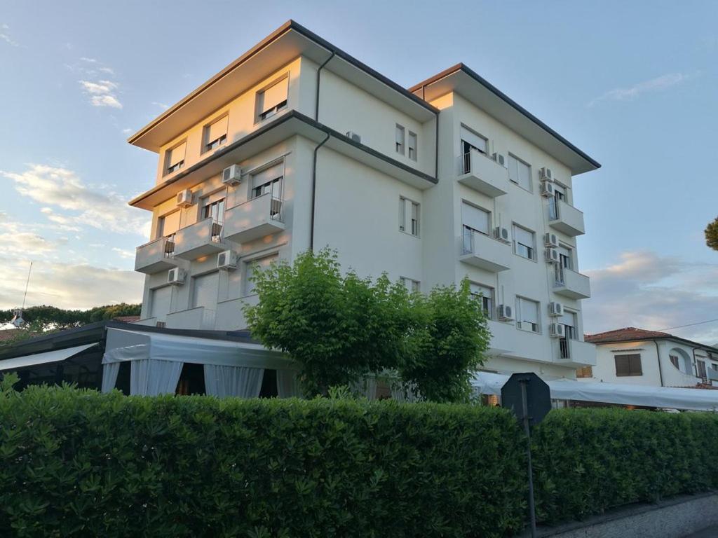 Hotel Crystal Marina di Pietrasanta Exterior photo
